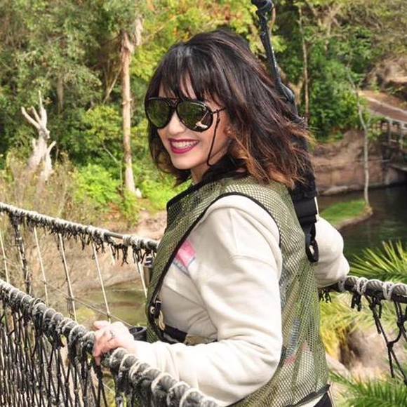 Meet your Posher, Lauren - Picture 2 of 5